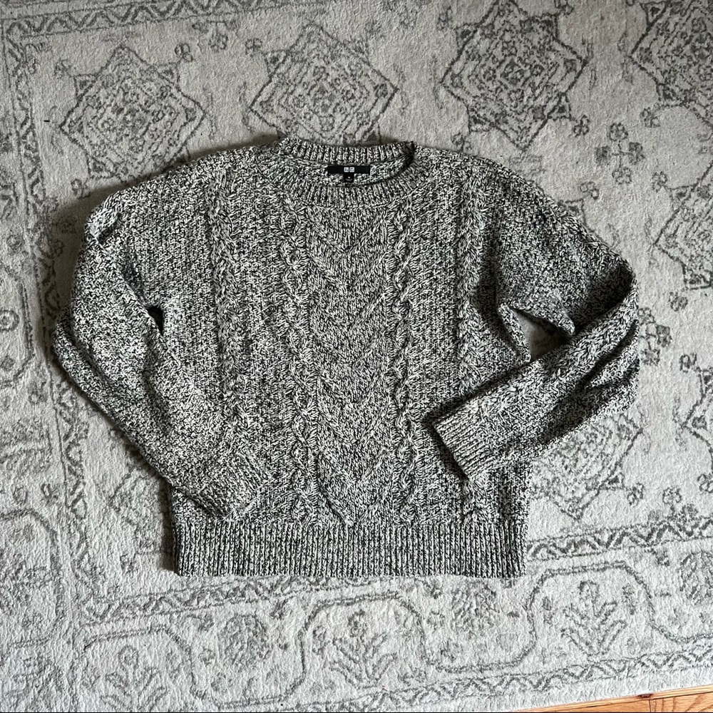 Uniqlo Wool cable crew neck sweater -- Medium